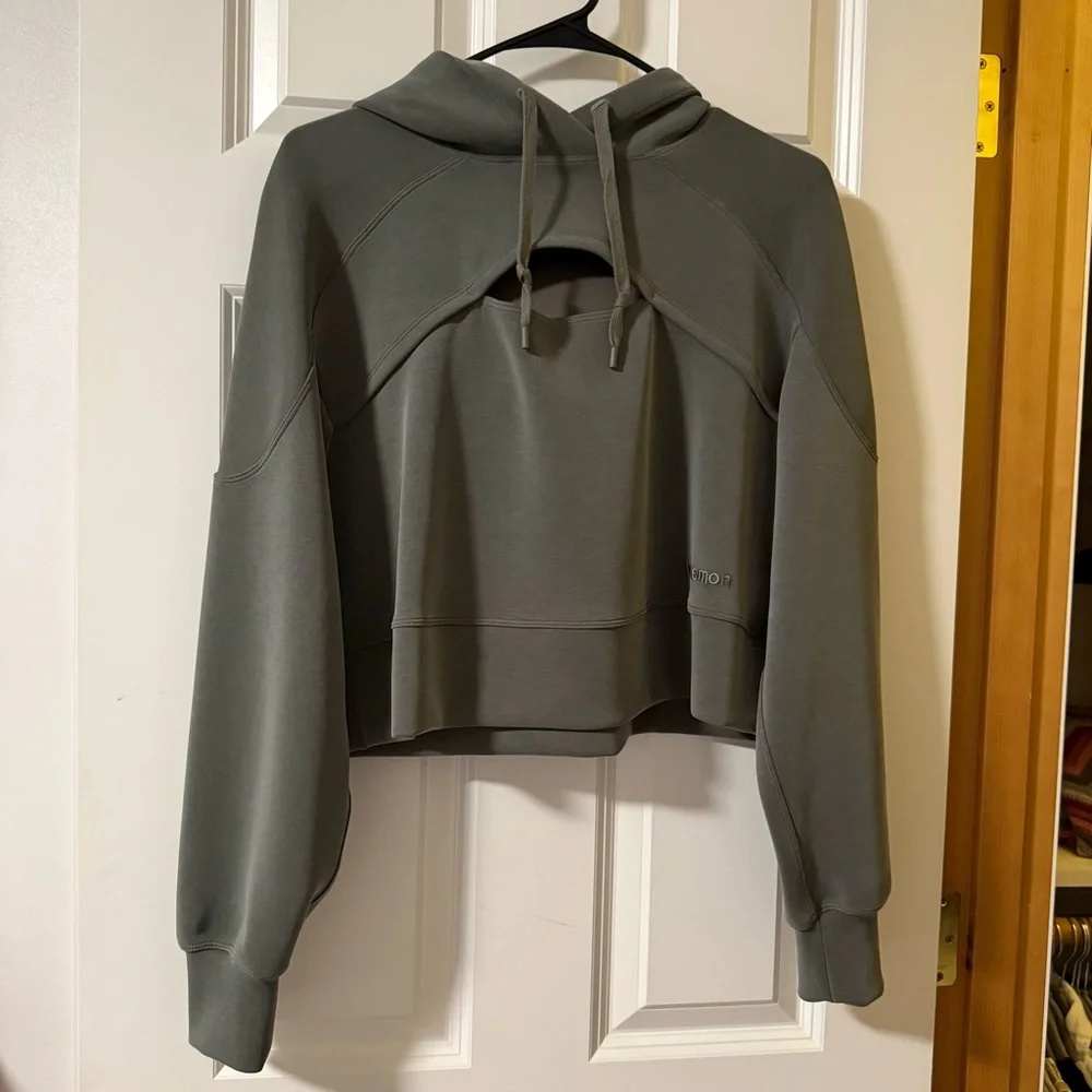 Lululemon // Get Centred Crop Hoodie // Grey Sage - Picture 3 of 5